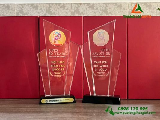 CPT 04 - Cúp Pha Lê Vinh Danh Cao Cấp - Quà Tặng Doanh Nghiệp