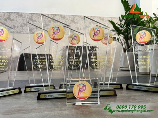 Cúp Pha Lê - In Logo 50 Năm Hội Thảo Khoa Học Quốc Tế