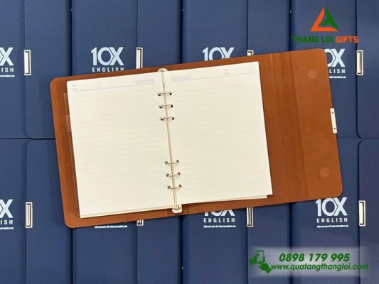 Sổ Tay Bìa Còng Gập 3 Màu Xanh - In Logo Trung Tâm Tiếng Anh 10X