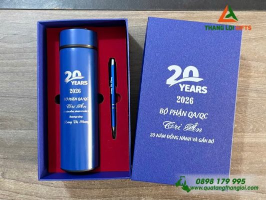 Set Quà Tăng (Bình+Bút) - In Khắc Logo 20 Năm Đồng Hành Và Gắn Bó