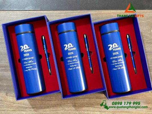 Set Quà Tăng (Bình+Bút) - In Khắc Logo 20 Năm Đồng Hành Và Gắn Bó