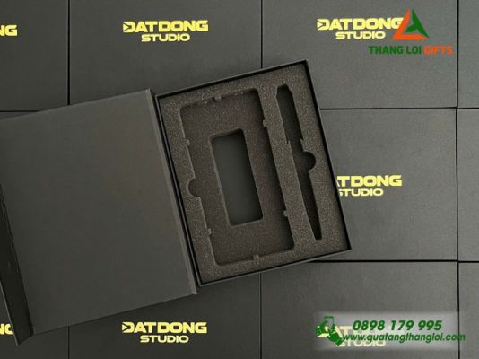 Giftset (Pin Sạc+Bút Ký) - In Khắc Logo Doanh Nghiệp Đất Đồng STUDIO