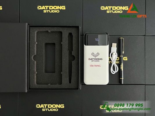 Giftset (Pin Sạc+Bút Ký) - In Khắc Logo Doanh Nghiệp Đất Đồng STUDIO