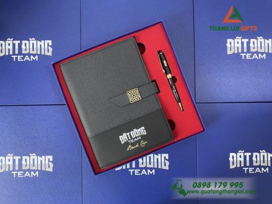 Bộ Quà Tặng (Sổ+Bút) - In Khắc Logo Doanh Nghiệp Đất Đồng Team