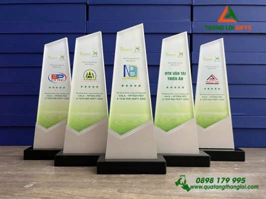 CPT 11 - Cúp Pha Lê - Kỷ Niệm Hành Trình Phát Triển Doanh Nghiệp