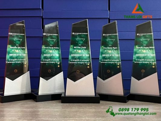 CPT 11 - Cúp Pha Lê - Kỷ Niệm Hành Trình Phát Triển Doanh Nghiệp