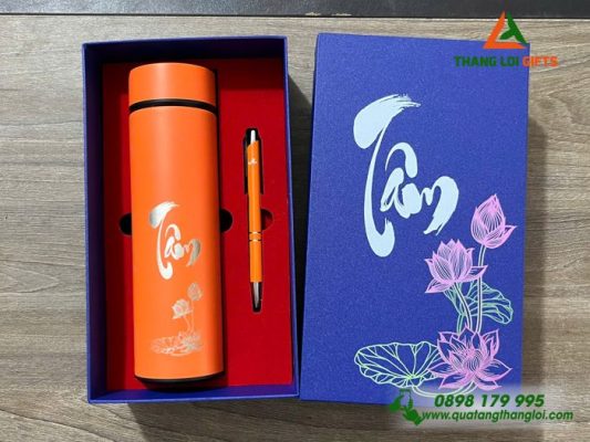 Bộ Qùa Tặng (Bình+Bút) - In Khắc Chữ Tài - Lộc - Đức - Tâm - Nhẫn