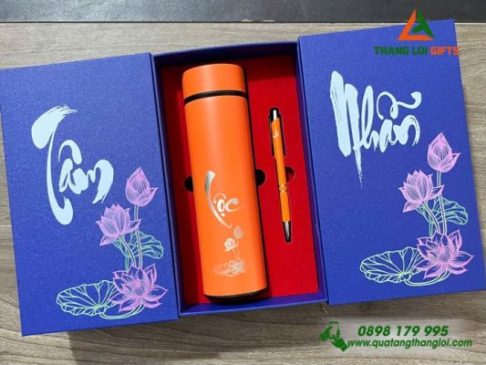 Bộ Qùa Tặng (Bình+Bút) - In Khắc Chữ Tài - Lộc - Đức - Tâm - Nhẫn