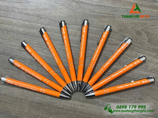 Bút Bi Kim Loại Bấm - Khắc Logo Trường Mầm Non Sóc Nâu