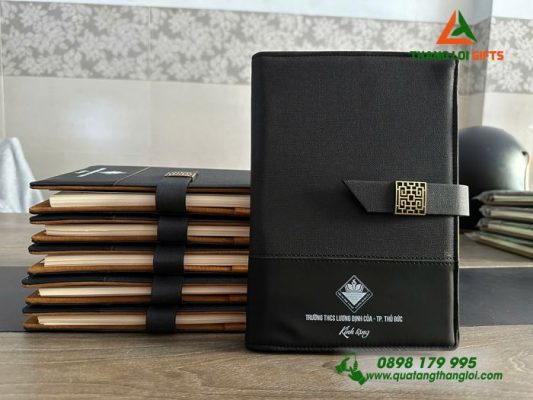 Sổ Tay Bìa Còng Màu Đen – In Logo Trường THCS Lương Định Của