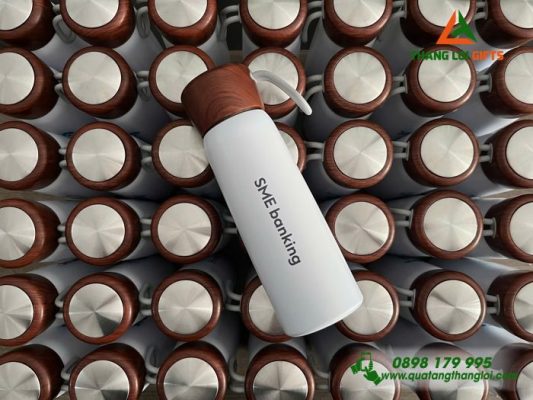 Bình Giữ Nhiệt Nắp Gỗ 500ml - In Logo Ngân Hàng Standard Chartered