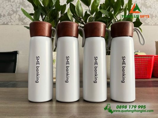 Bình Giữ Nhiệt Nắp Gỗ 500ml - In Logo Ngân Hàng Standard Chartered