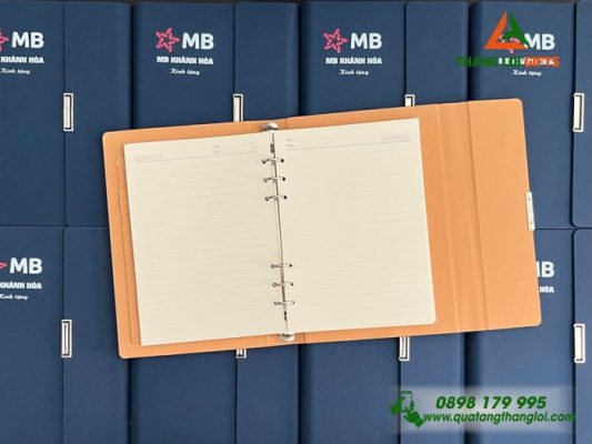 Sổ Da Bìa Còng Gập 3 Màu Xanh – In Logo Ngân Hàng MB Bank