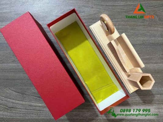 Đồng Hồ Gỗ Để Bàn – Khắc Logo Làm Quà Tặng Thầy Cô Giáo
