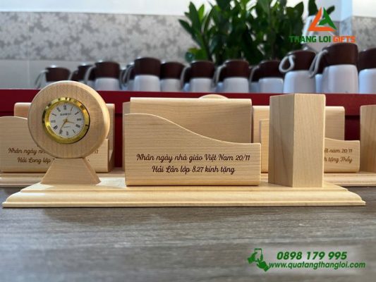 Đồng Hồ Gỗ Để Bàn – Khắc Logo Làm Quà Tặng Thầy Cô Giáo