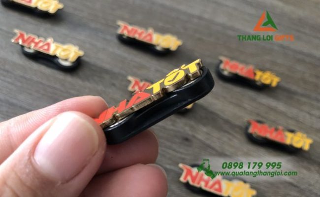 Huy Hiệu Cài Áo Nam Châm - Logo Nhà Tốt 
