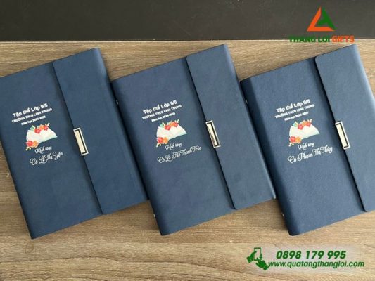Sổ Da Bìa Còng Gập 3 Màu Xanh - In Logo Trường THCS Linh Trung