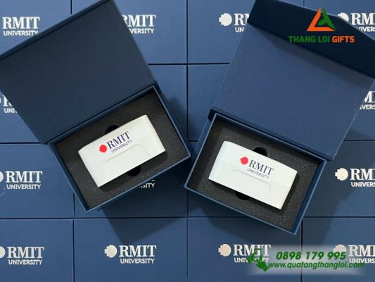 Adapter Du Lịch – In Logo Trường Đại Học RMIT Làm Quà Tặng