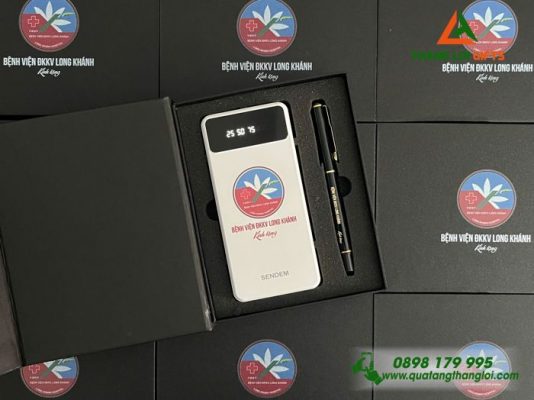 Set Quà Tặng (Pin Sạc+Bút) - In Khắc Logo Bệnh Viện ĐKKV Long Khánh