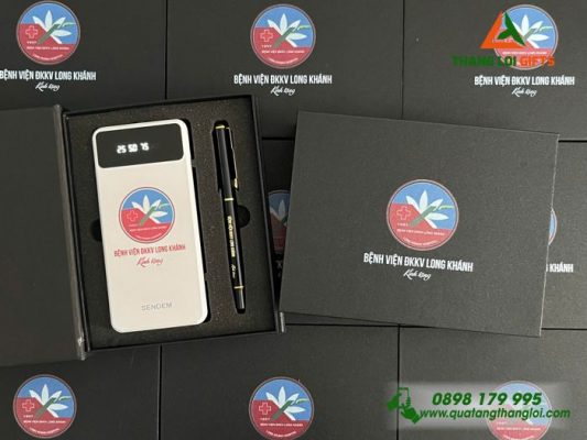 Set Quà Tặng (Pin Sạc+Bút) - In Khắc Logo Bệnh Viện ĐKKV Long Khánh