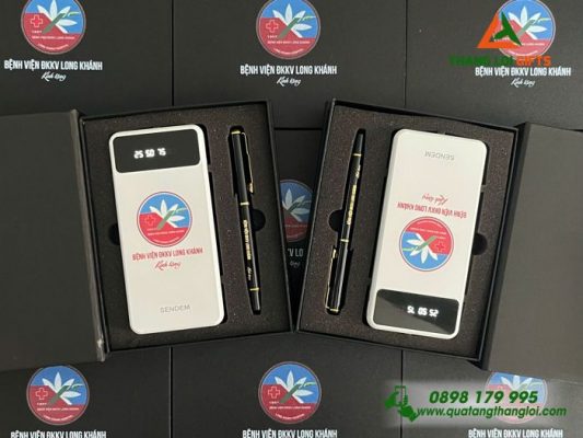 Set Quà Tặng (Pin Sạc+Bút) - In Khắc Logo Bệnh Viện ĐKKV Long Khánh