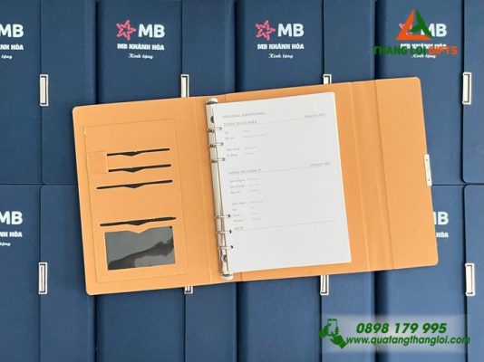 Sổ Da Bìa Còng Gập 3 Màu Xanh In Logo Ngân Hàng MB Bank