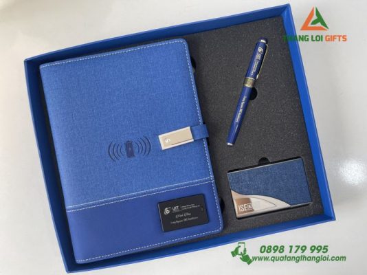 Giftset - Bộ Quà Tặng Cao Cấp In Khắc Logo Trường Đại Học Công Nghệ Thông Tin