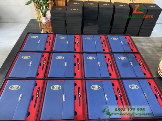 Combo Quà Tặng (Sổ+Bút) In Khắc Logo Doanh Nghiệp TCS
