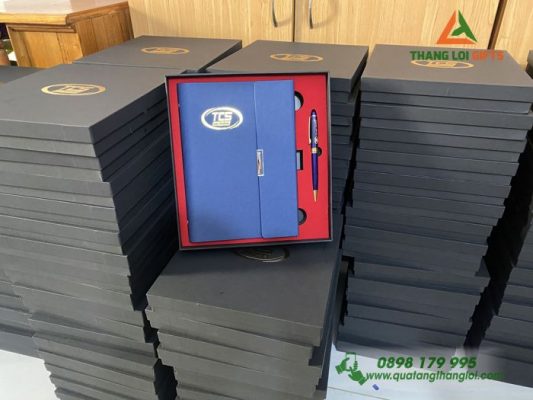 Combo Quà Tặng (Sổ+Bút) In Khắc Logo Doanh Nghiệp TCS