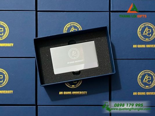 Hộp Đựng Namecard Kim Loại - Khắc Logo Trường Đại Học An Giang