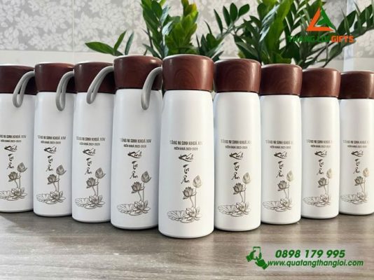 Bình Giữ Nhiệt Nắp Vân Gỗ 500ml Màu Trắng Khắc Hình Ảnh Hoa Sen