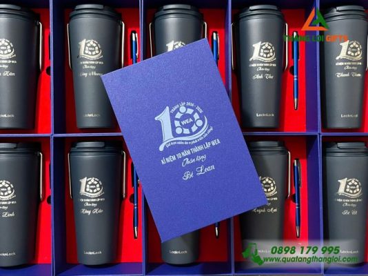Combo Quà Tặng (Ly Lock+Bút Ký) In Khắc Logo Trung Tâm Anh Ngữ Tây Âu Mỹ