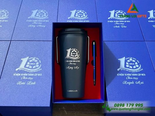 Combo Quà Tặng (Ly Lock+Bút Ký) In Khắc Logo Trung Tâm Anh Ngữ Tây Âu Mỹ