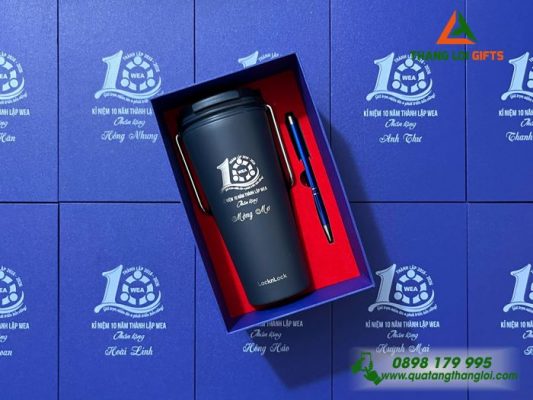 Combo Quà Tặng (Ly Lock+Bút Ký) In Khắc Logo Trung Tâm Anh Ngữ Tây Âu Mỹ