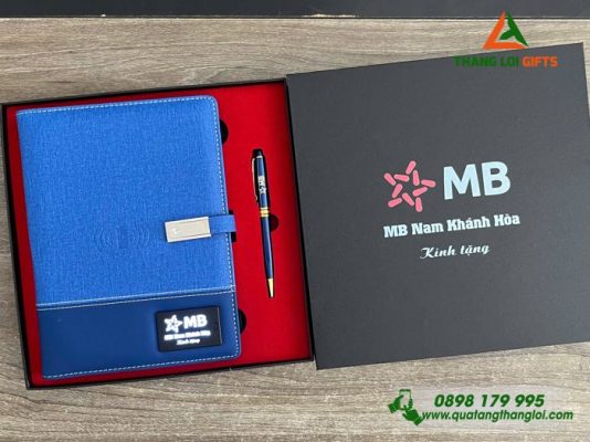 Bộ Quà Tặng VIP (Sổ Sạc Đa Năng+Bút Ký) In Khắc Logo Ngân Hàng MB Bank