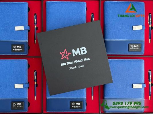 Bộ Quà Tặng VIP (Sổ Sạc Đa Năng+Bút Ký) In Khắc Logo Ngân Hàng MB Bank
