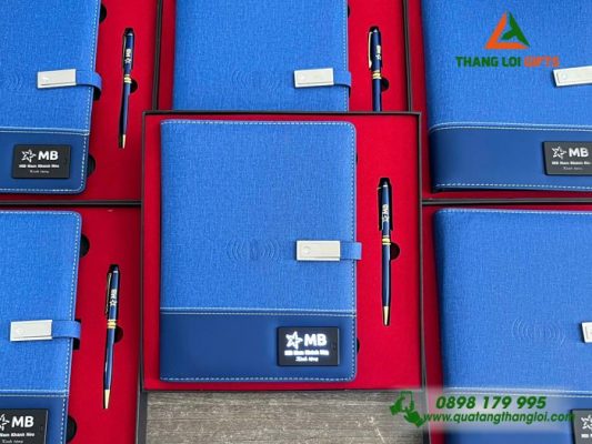 Bộ Quà Tặng VIP (Sổ Sạc Đa Năng+Bút Ký) In Khắc Logo Ngân Hàng MB Bank