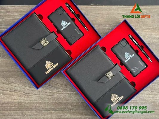 Bộ quà tặng (Sổ+ Pin+ Bút) Màu Đen In Logo Doanh Nghiệp MQHOUSE Group