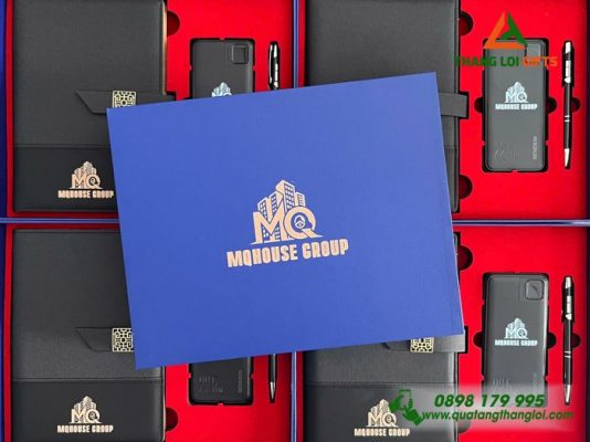 Bộ quà tặng (Sổ+ Pin+ Bút) Màu Đen In Logo Doanh Nghiệp MQHOUSE Group