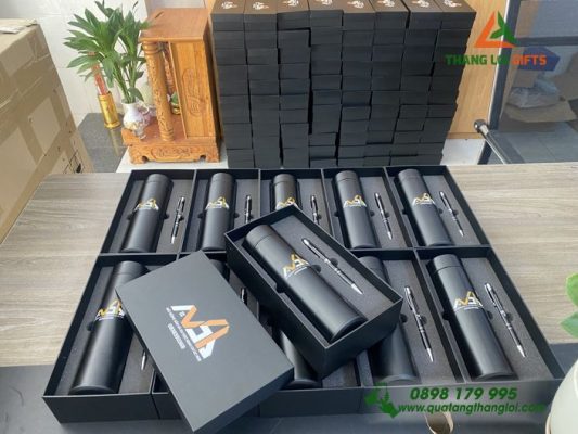Set Quà Tặng (Bình+Bút) In Khắc Logo Bất Động Sản Và Định Cư Úc NSB