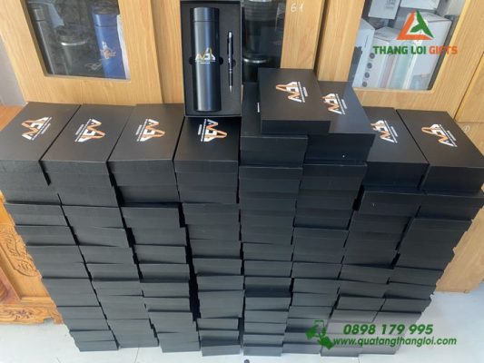 Set Quà Tặng (Bình+Bút) In Khắc Logo Bất Động Sản Và Định Cư Úc NSB