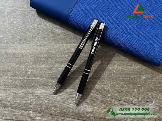 Bút Bi Kim Loại Khắc Logo Là Quà Tặng Thầy C