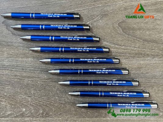Bút Bi Kim Loại Màu Xanh Khắc Tên Làm Quà Tặng