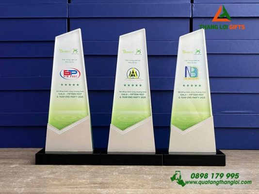 Cúp Pha Lê Vinh Danh Cao Cấp In Theo Yêu Cầu