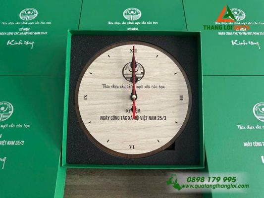 Đồng Hồ Tròn Để Bàn In Khắc Logo Bệnh Viện Nhi Đồng 2