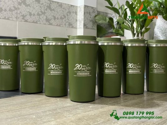 Ly Giữ Nhiệt 510ml Màu Xanh Rêu Khắc Logo Kỷ Niệm 20 Trường THPT Lê Thánh Tôn