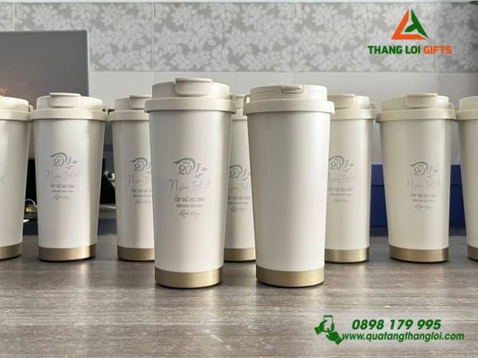 Ly Giữ Nhiệt 530ml Màu Trắng Kem Khắc Logo 20 Năm Ngày Trở Về