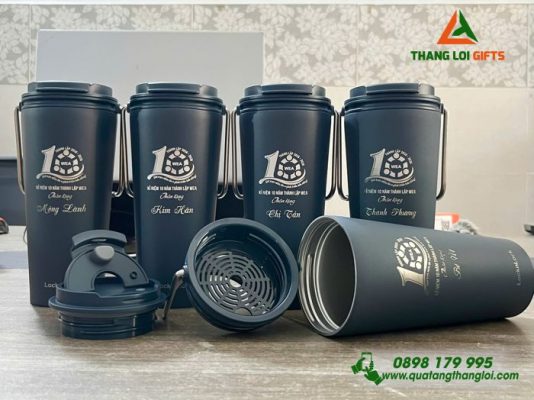Ly Giữ Nhiệt Lock&Lock LHC4269 Khắc Logo Kỷ Niệm 10 Năm Thành Lập Trung Tâm Anh Ngữ Âu Mỹ