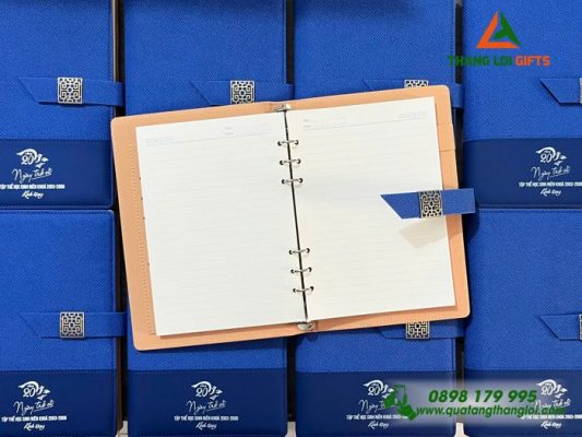 Sổ Da Bìa Còng Màu Xanh In Logo Kỷ Niệm 20 Năm Ngày Trở Về