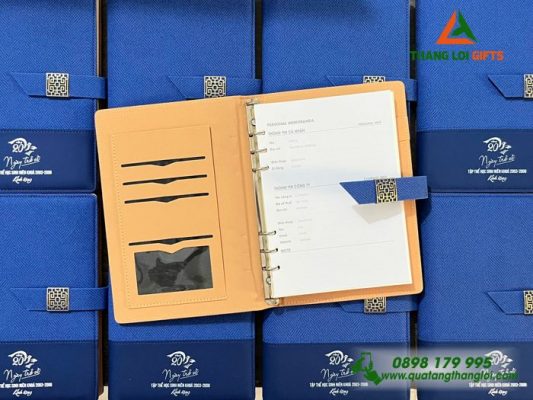 Sổ Da Bìa Còng Màu Xanh In Logo Kỷ Niệm 20 Năm Ngày Trở Về